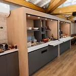 Ibis Lyon Est 3* ברון