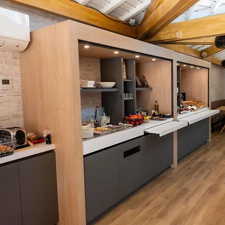 Ibis Lyon Est 3* Брон