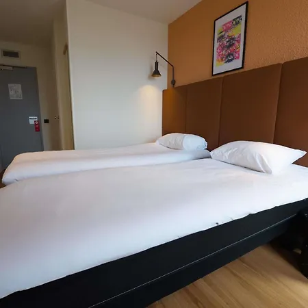Отель Ibis Lyon Est 3*