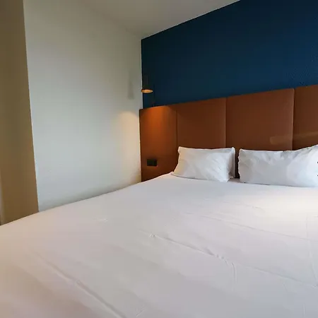 Ibis Lyon Est Hotel 3*