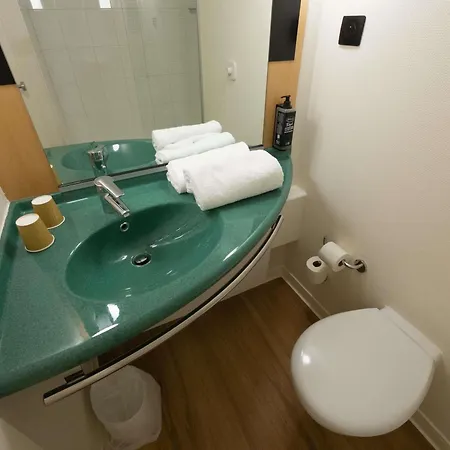 Ibis Lyon Est 3*
