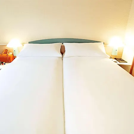 ホテル Ibis Lyon Est 3*