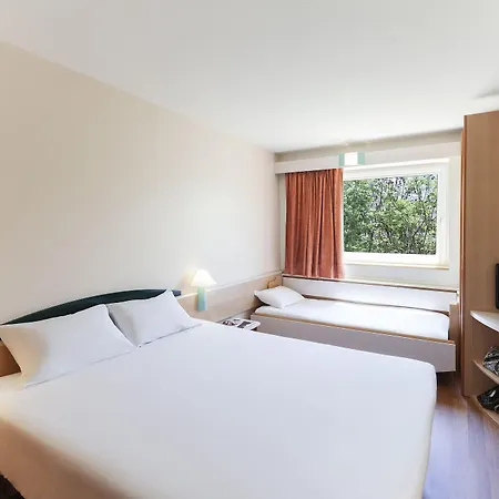 Ibis Lyon Est Hotel Bron