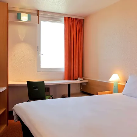Ibis Lyon Est Hotel