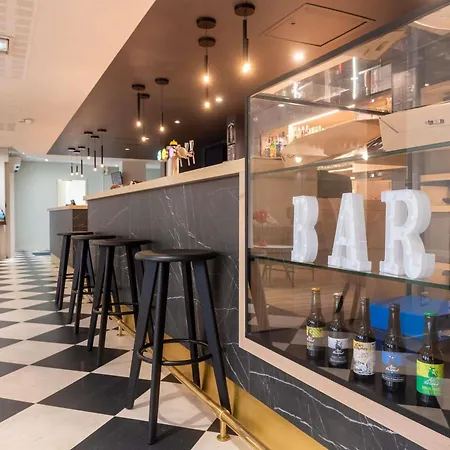 Ibis Lyon Est 3*