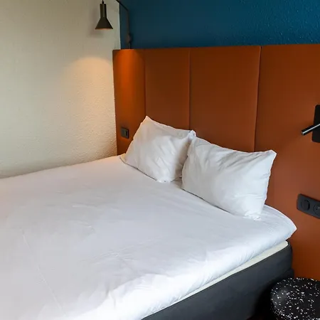 Ibis Lyon Est Брон