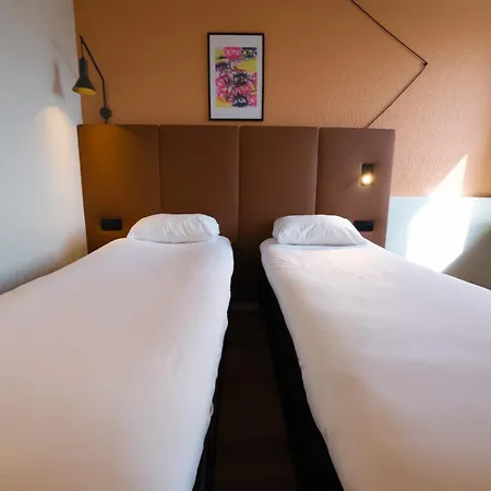 Отель Ibis Lyon Est Брон