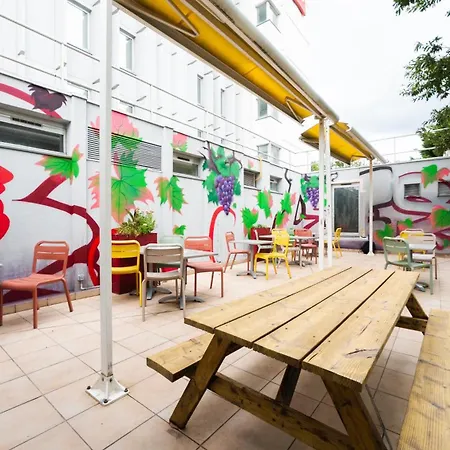 Ibis Lyon Est 3* Брон