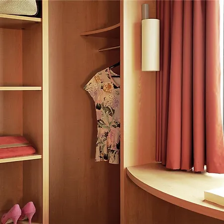 Ibis Lyon Est 3* ブロン