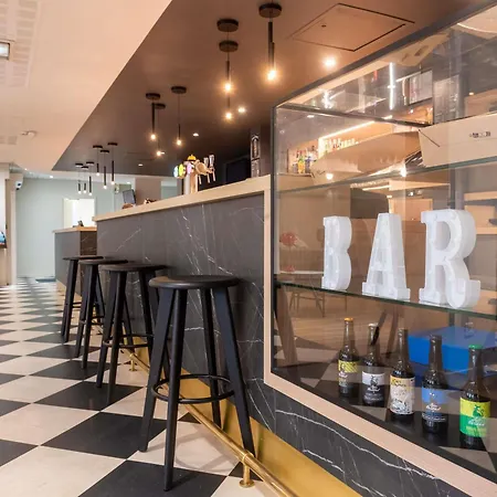 Hotel Ibis Lyon Est Bron