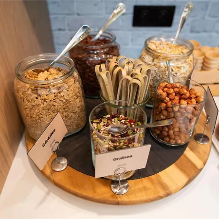 Ibis Lyon Est 3* Брон