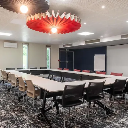 Ibis Lyon Est Hotel 3*