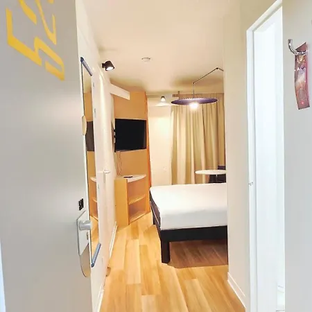 Ibis Lyon Est 3*