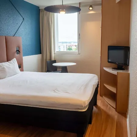 Ibis Lyon Est 3* ברון