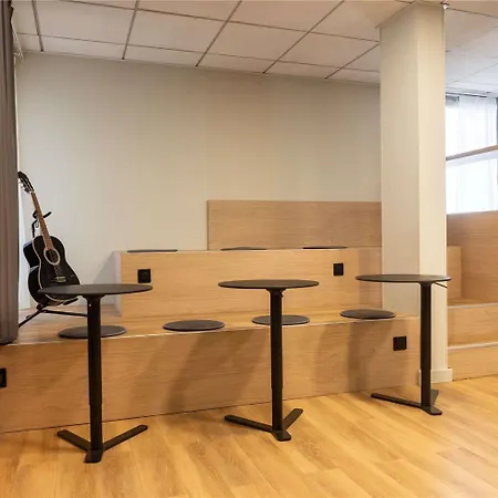 Ibis Lyon Est Bron