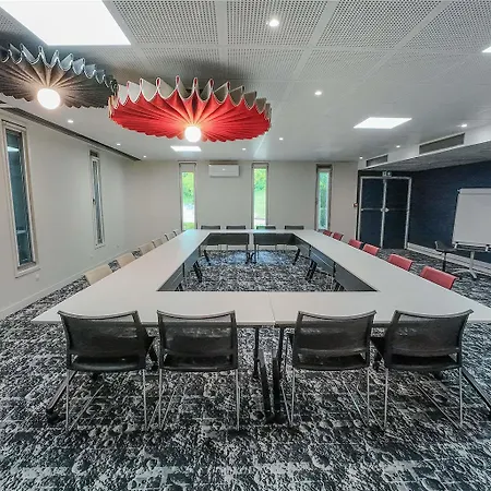 Ibis Lyon Est 3* Bron