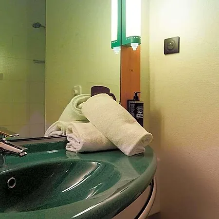 Ibis Lyon Est 호텔