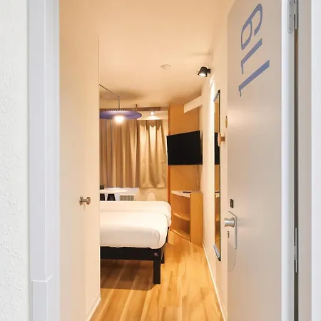 Ibis Lyon Est 3* 브론
