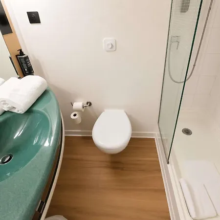 Ibis Lyon Est Hotel 3*