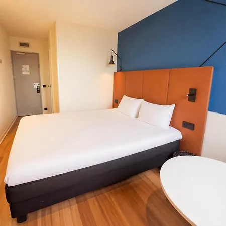 Ibis Lyon Est 3* Bron