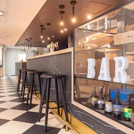 Ibis Lyon Est 3*