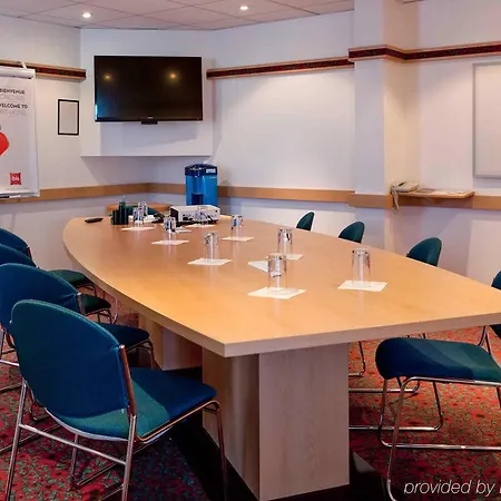 Ibis Lyon Est 3* بْرو