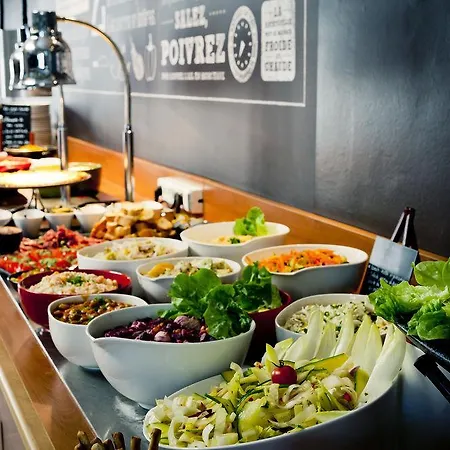 Ibis Lyon Est فندق 3*