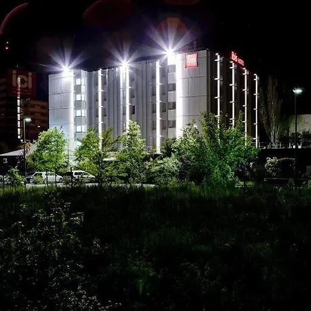 Ibis Lyon Est 3* ブロン