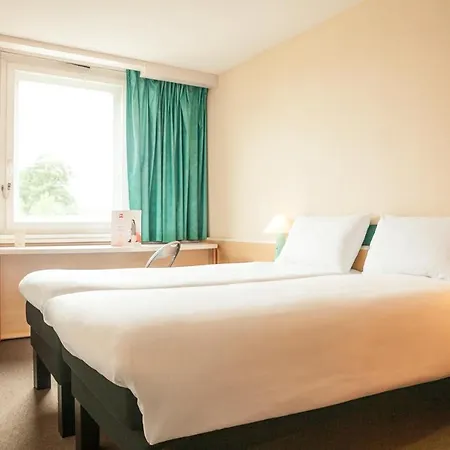 Ibis Lyon Est Hotel 3*