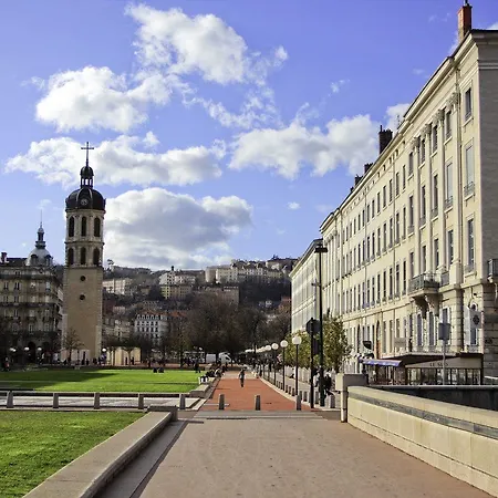 Ibis Lyon Est Bron