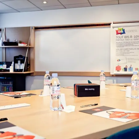 Ibis Lyon Est Bron