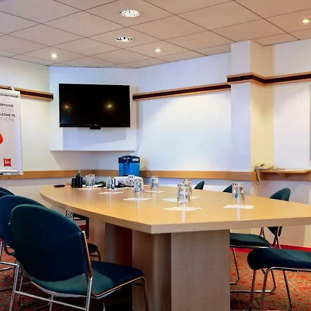 Ibis Lyon Est Hotel 3*