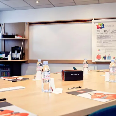 Ibis Lyon Est 3* Bron