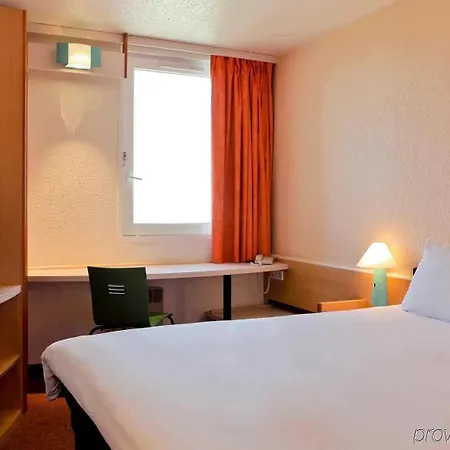 Ibis Lyon Est Hotel Bron