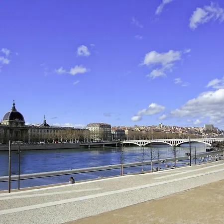 Ibis Lyon Est